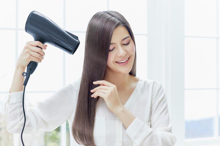برس حرارتی یک حالت دهنده مناسب برای مو